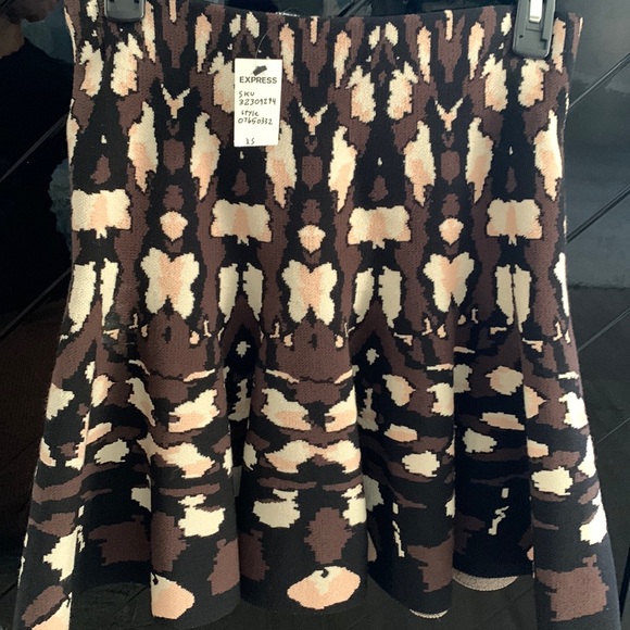 Express High Waisted Abstract Print Ruffle Mini Sweater Skirt size XS - Picture 3 of 6